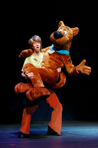 02 Scooby-Doo Live! Musical Mysteries - Shaggy Scooby.jpg