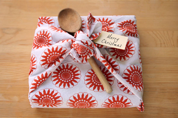 tea towel gift wrapping