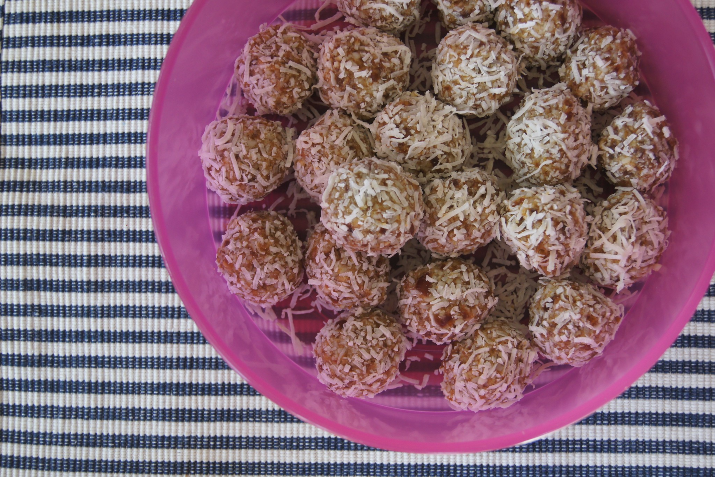 raw macadamia balls - bring a plate ideas vegetarian