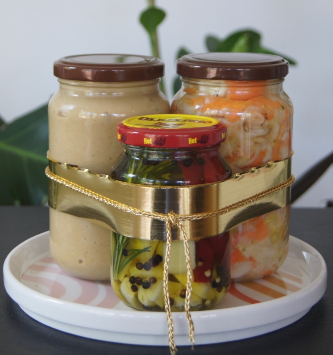 Healthy homemade Christmas food gifts in a jar - single