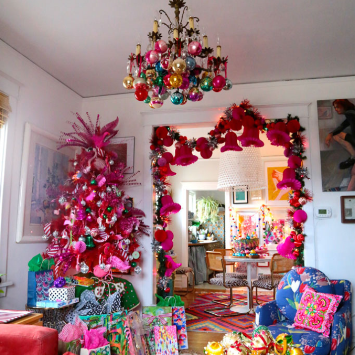 Viva-Magenta-Flamingo-Christmas-Tree
